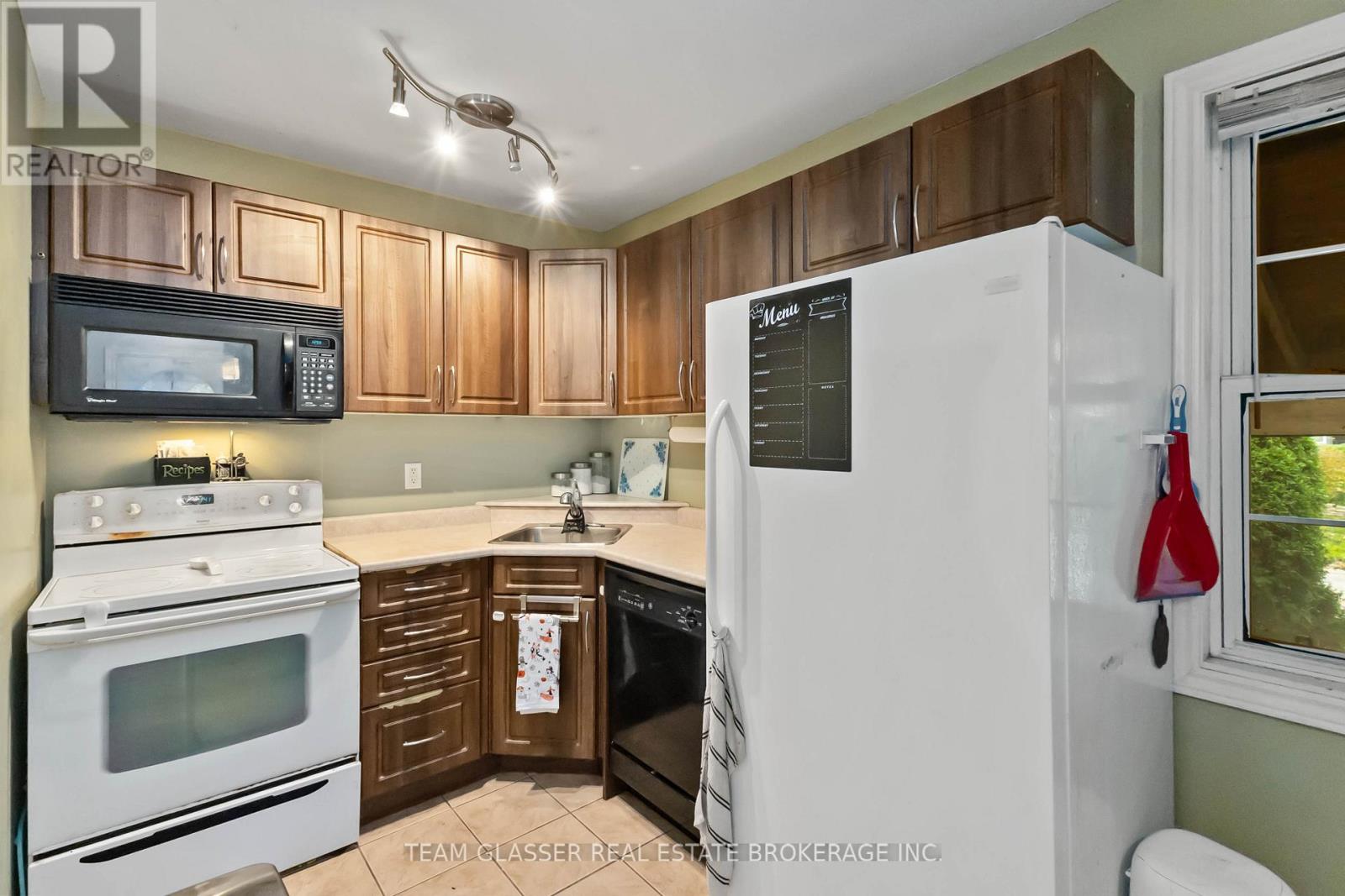 1 Cypress Street, St. Thomas, Ontario  N5R 1N2 - Photo 7 - X12483405