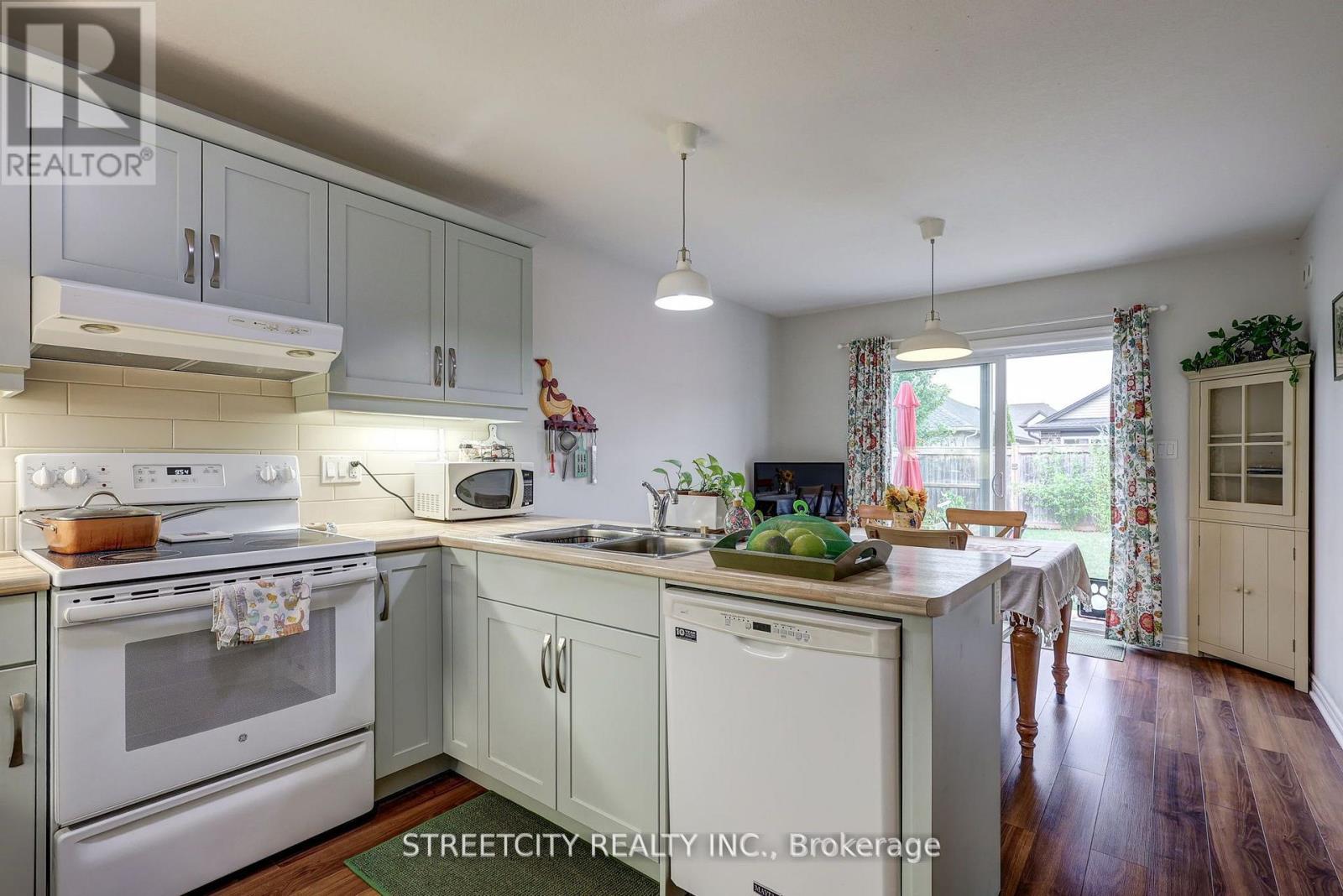 31 Acorn Trail, St. Thomas, Ontario  N5R 0H5 - Photo 8 - X12483430
