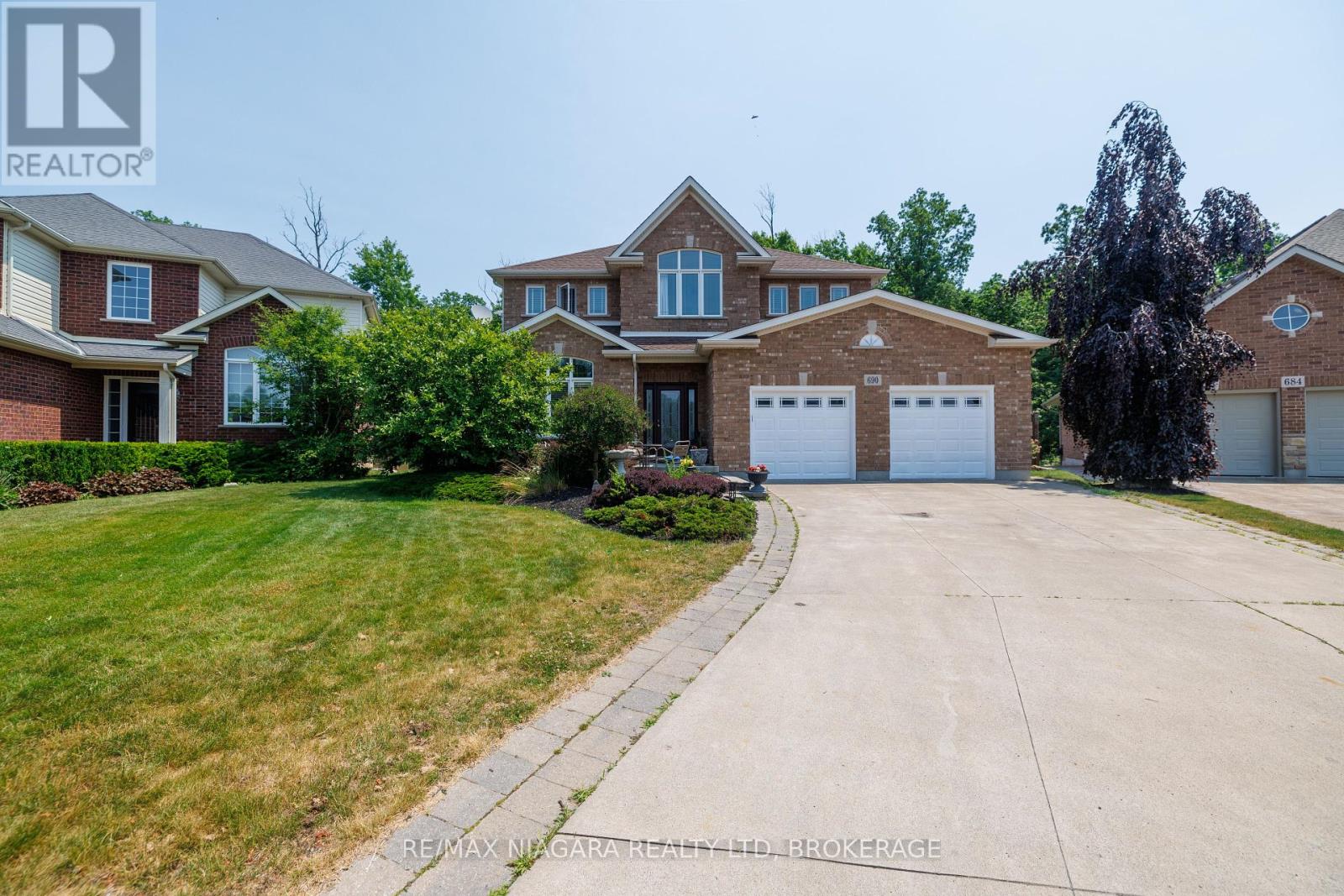 690 Brian Street, Fort Erie, Ontario  L2A 6W2 - Photo 3 - X12271909