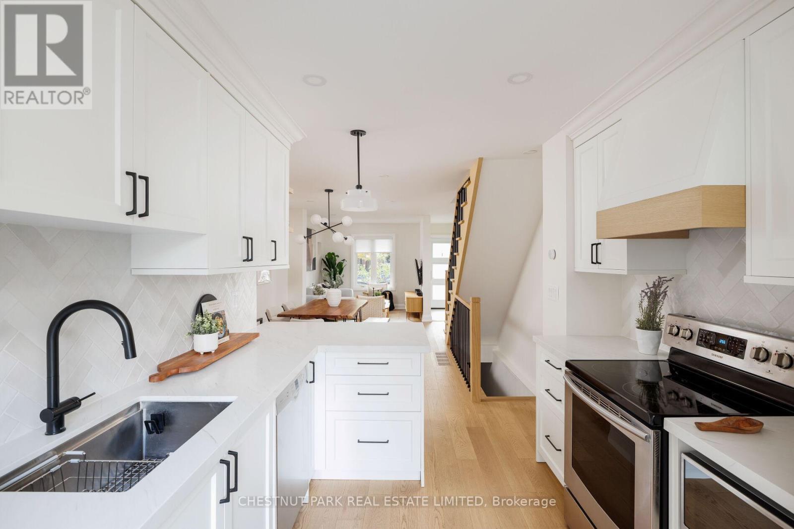 107 Kent Road, Toronto, Ontario  M4L 2X5 - Photo 16 - E12483253