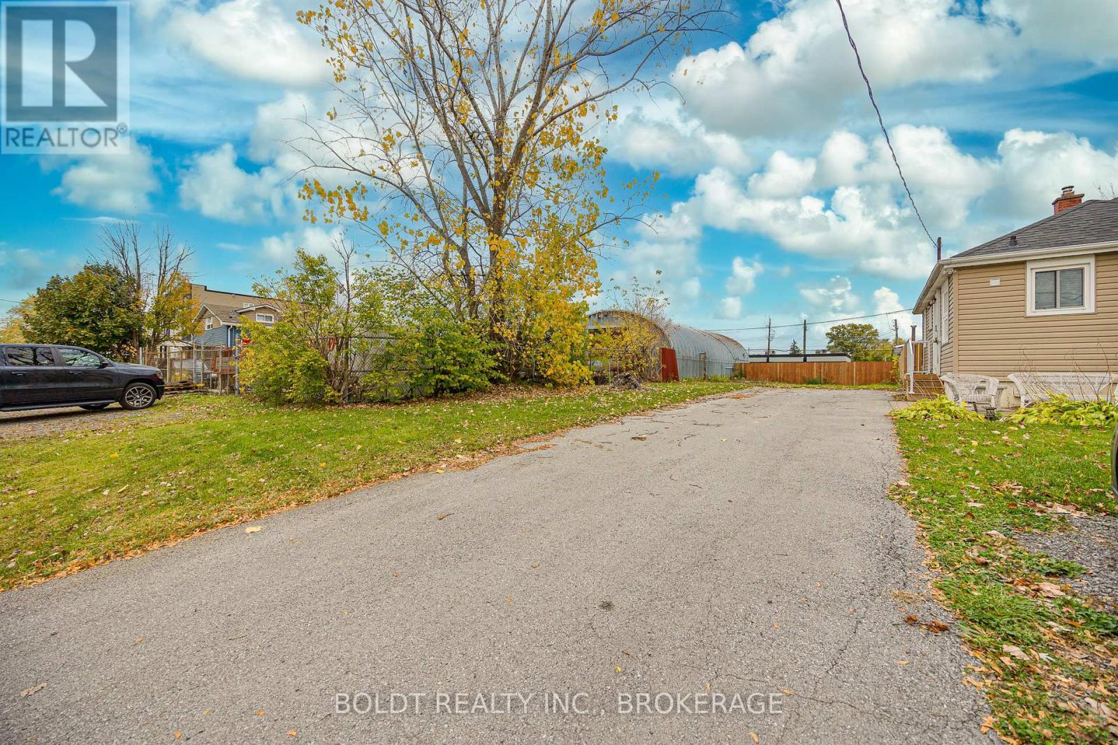 2 Ashford Place, St. Catharines, Ontario  L2P 2E9 - Photo 1 - X12483462