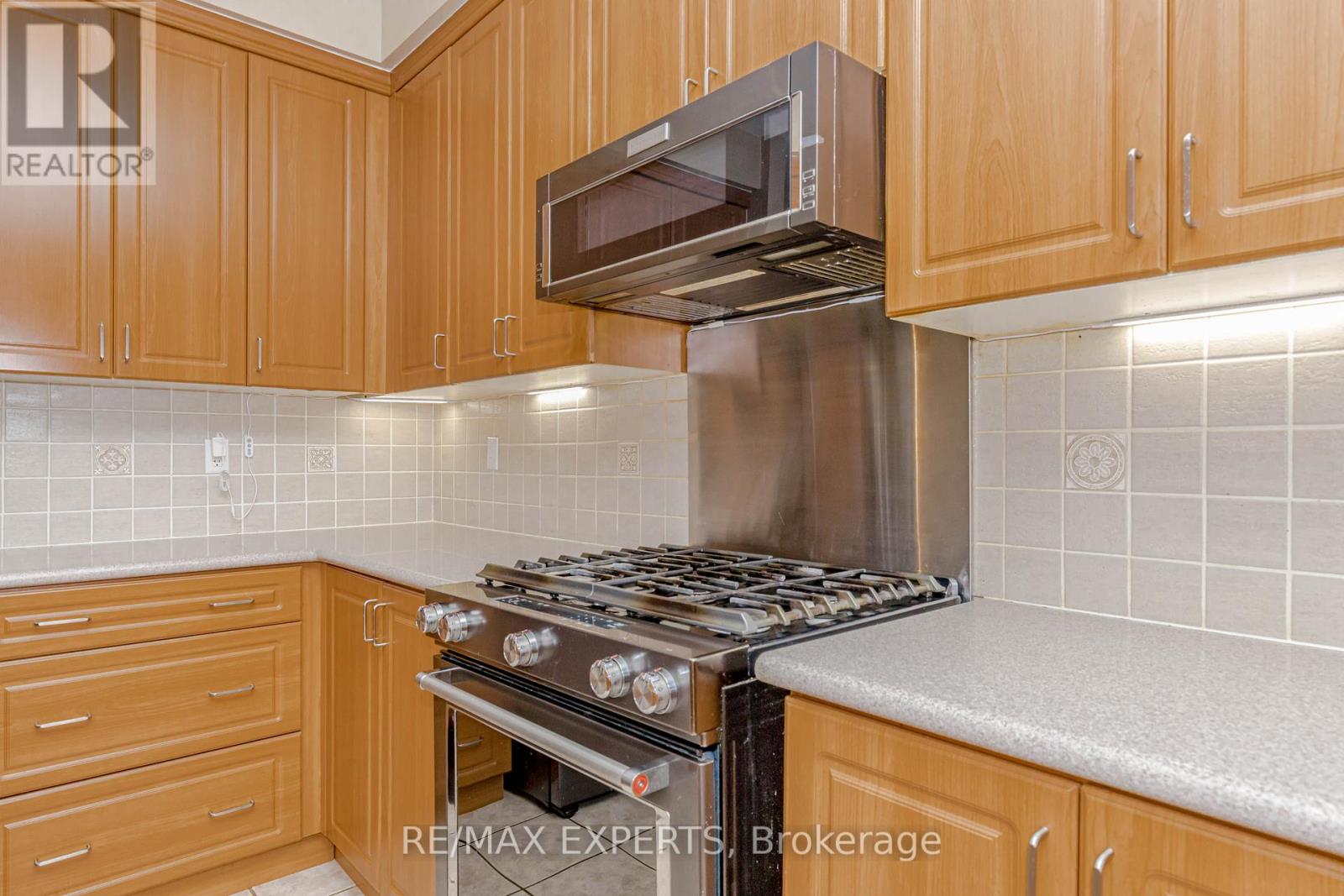 150 Saint Nicholas Crescent, Vaughan, Ontario  L4H 3E6 - Photo 10 - N12483285