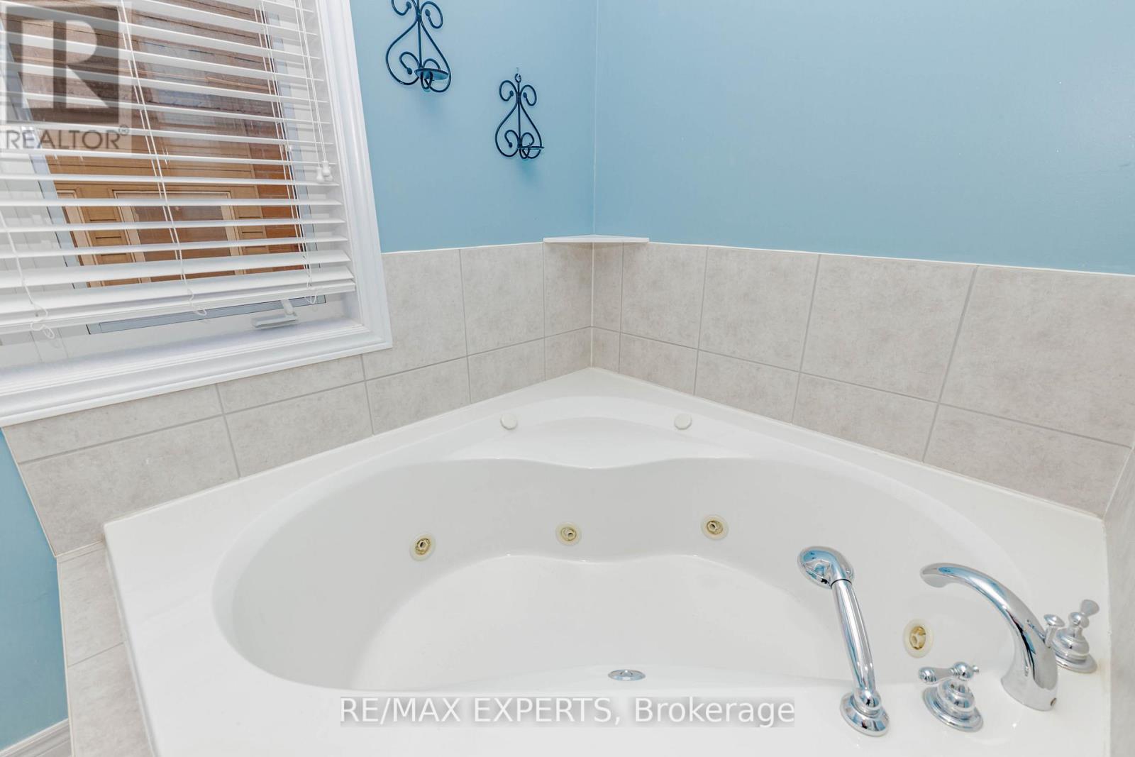 150 Saint Nicholas Crescent, Vaughan, Ontario  L4H 3E6 - Photo 23 - N12483285