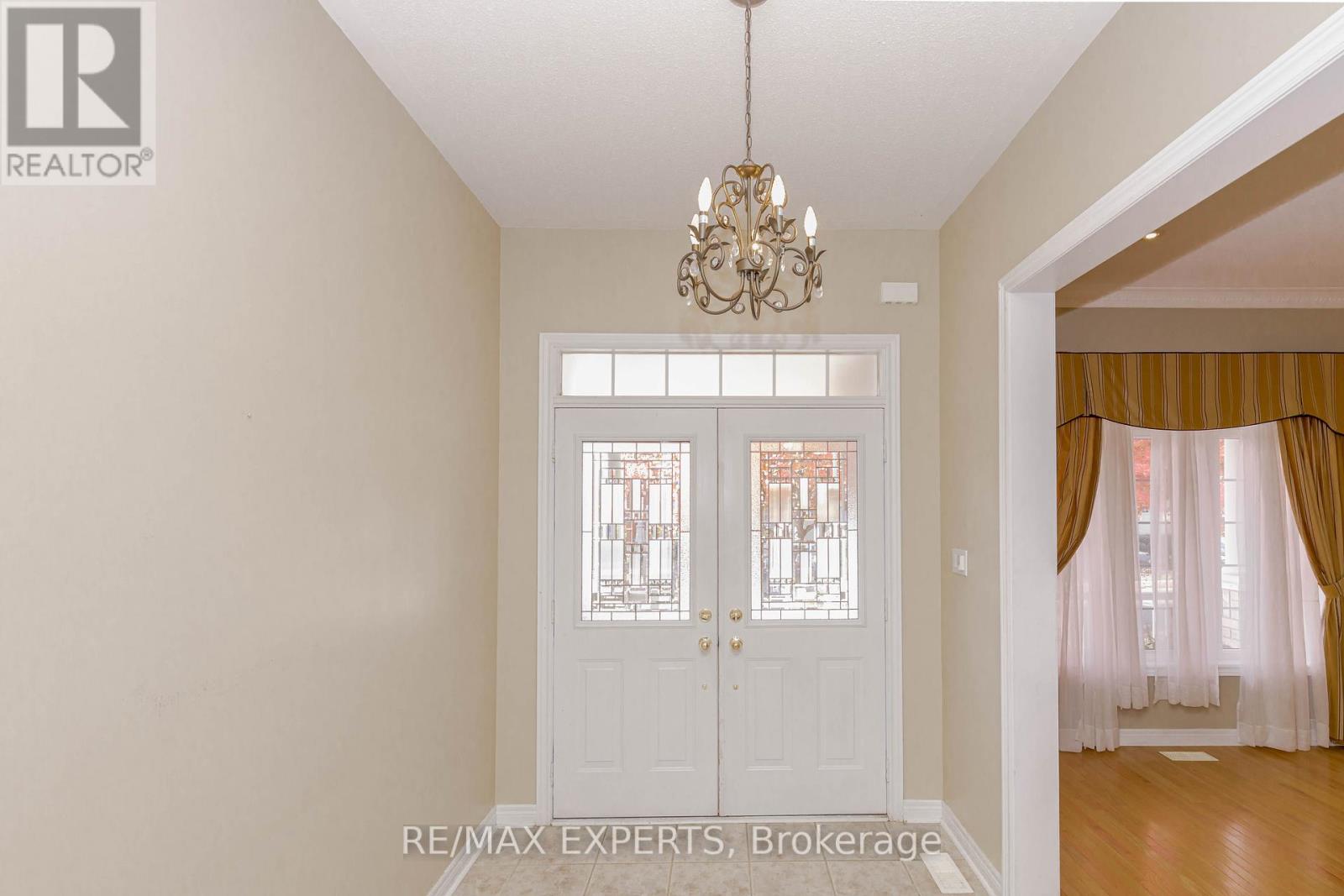 150 Saint Nicholas Crescent, Vaughan, Ontario  L4H 3E6 - Photo 4 - N12483285