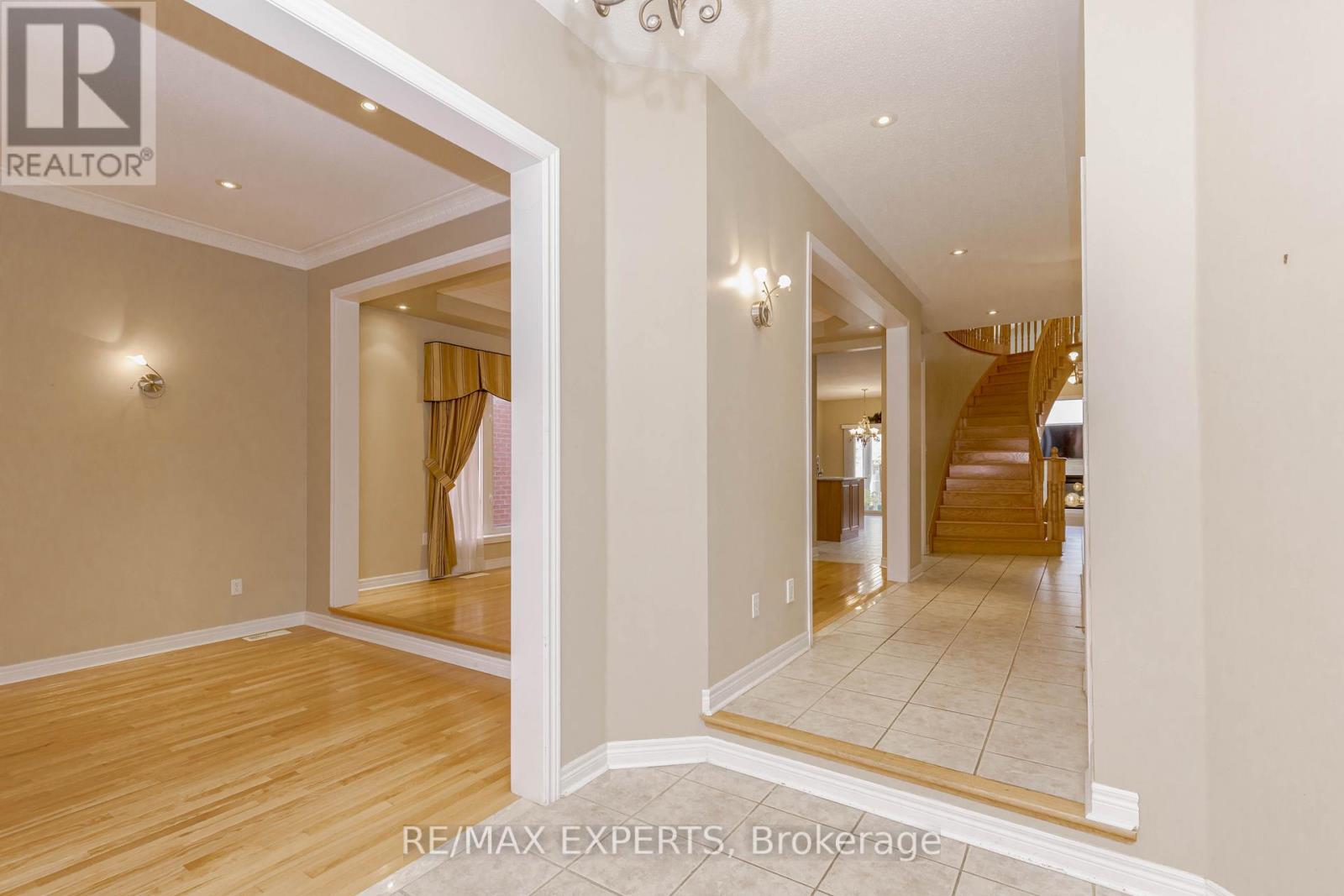 150 Saint Nicholas Crescent, Vaughan, Ontario  L4H 3E6 - Photo 5 - N12483285