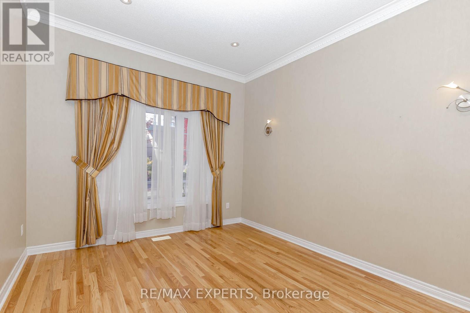 150 Saint Nicholas Crescent, Vaughan, Ontario  L4H 3E6 - Photo 6 - N12483285