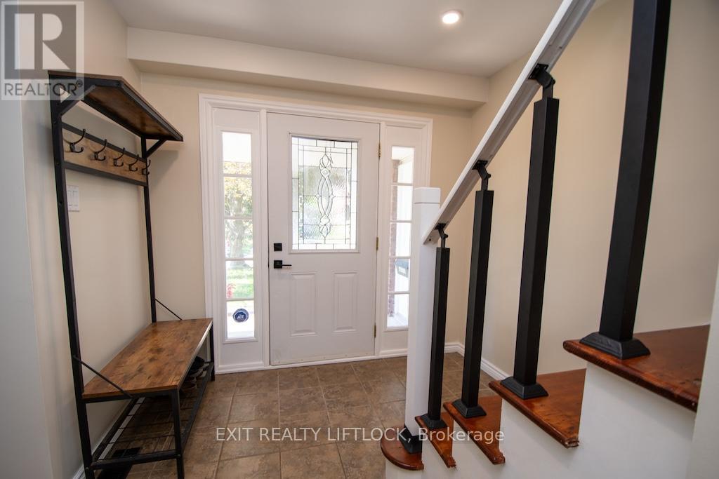 1456 Firwood Crescent, Peterborough, Ontario K9K 1J1 - Photo 3 - X12483376