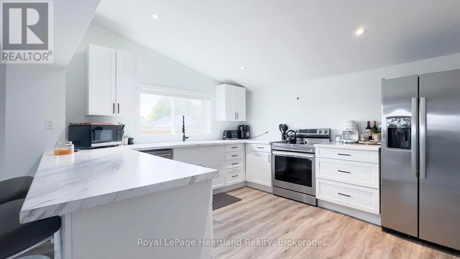 252 Huron Road, Goderich, Ontario  N7A 2Z9 - Photo 8 - X12483434