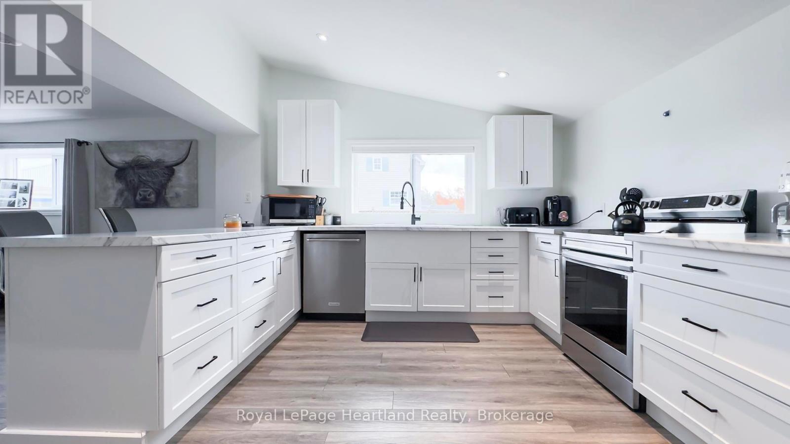 252 Huron Road, Goderich, Ontario  N7A 2Z9 - Photo 9 - X12483434