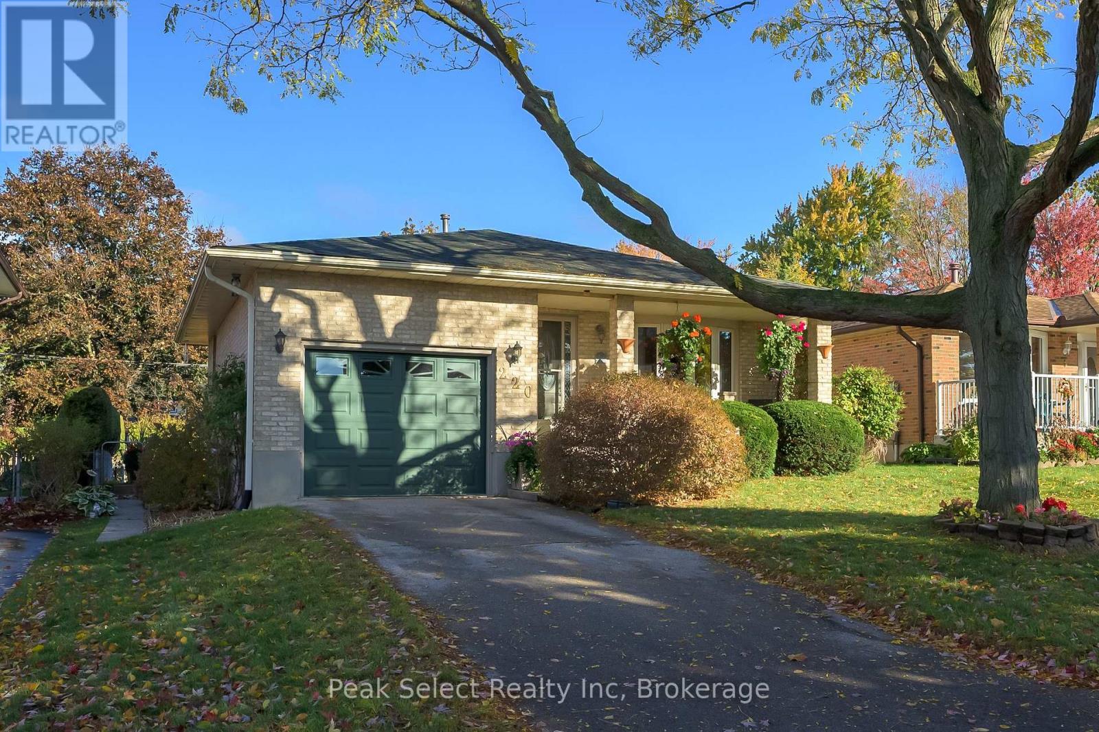 220 Regal Drive, London East, Ontario  N5Y 4Z8 - Photo 2 - X12483446
