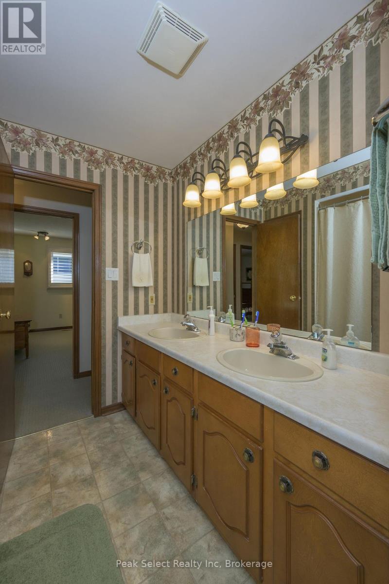 220 Regal Drive, London East, Ontario  N5Y 4Z8 - Photo 24 - X12483446