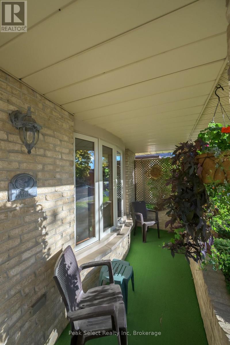 220 Regal Drive, London East, Ontario  N5Y 4Z8 - Photo 4 - X12483446