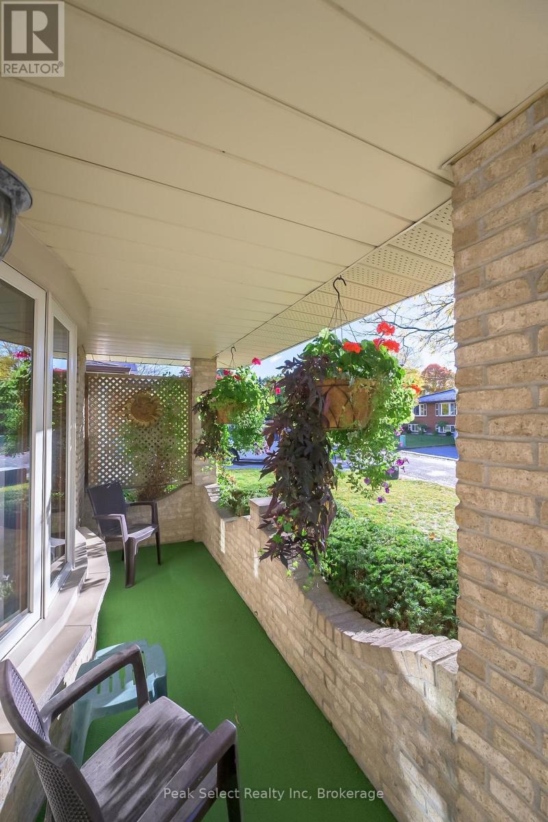 220 Regal Drive, London East, Ontario  N5Y 4Z8 - Photo 5 - X12483446