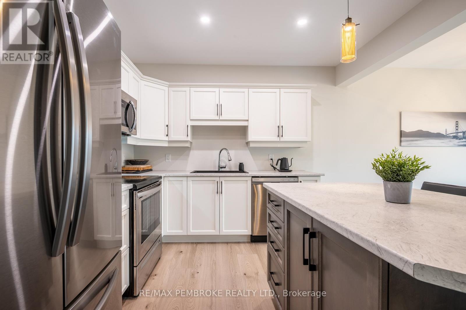 105 Chad Street, Petawawa, Ontario  K8H 0G9 - Photo 11 - X12483391