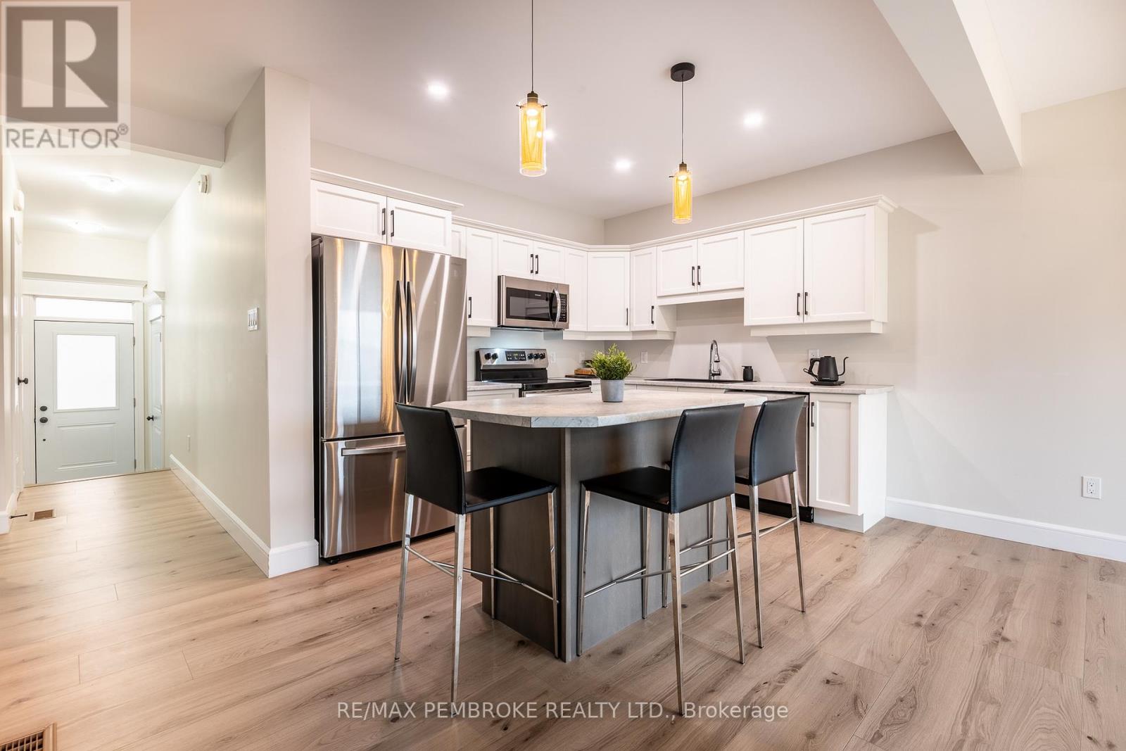 105 Chad Street, Petawawa, Ontario  K8H 0G9 - Photo 17 - X12483391