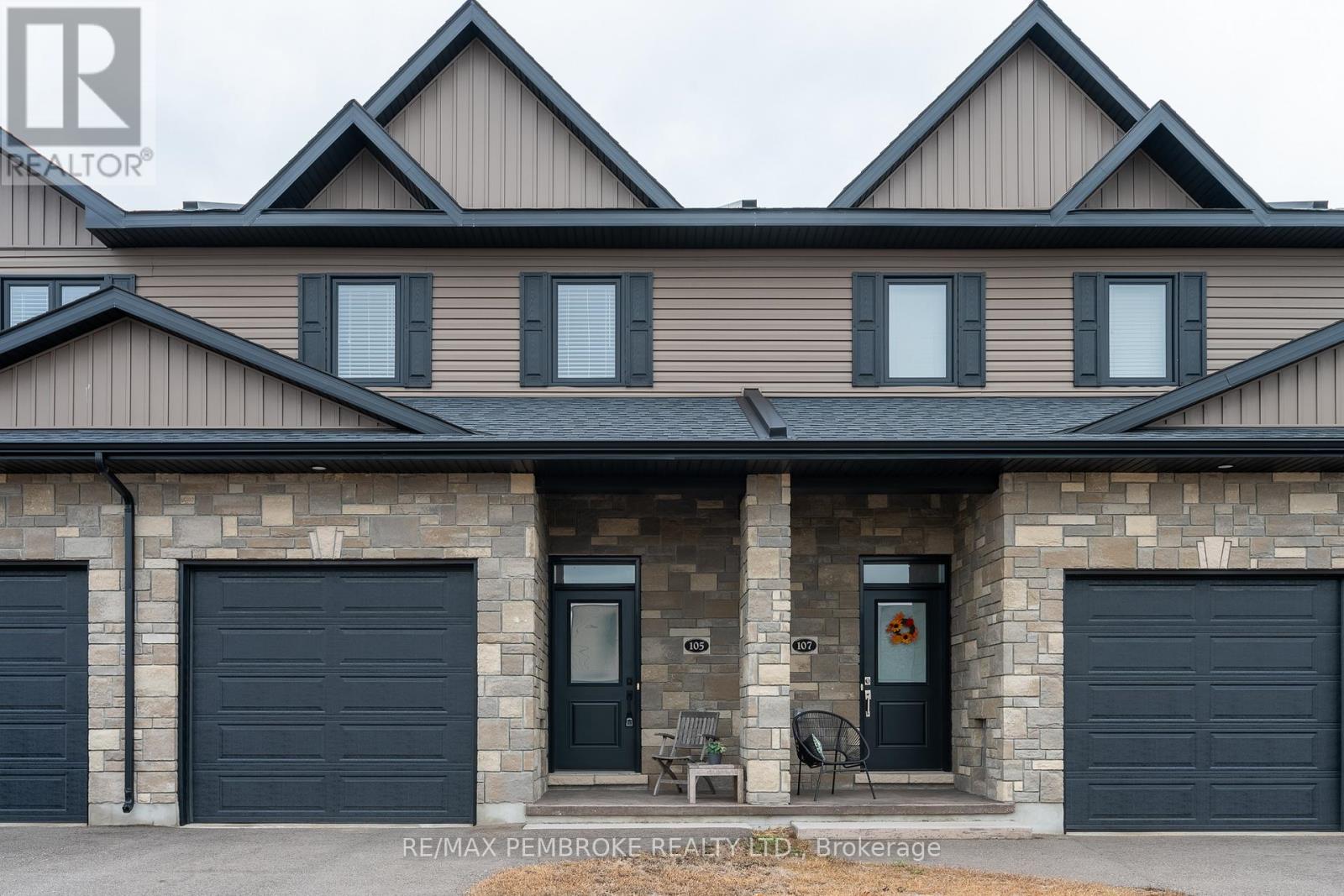 105 Chad Street, Petawawa, Ontario  K8H 0G9 - Photo 2 - X12483391