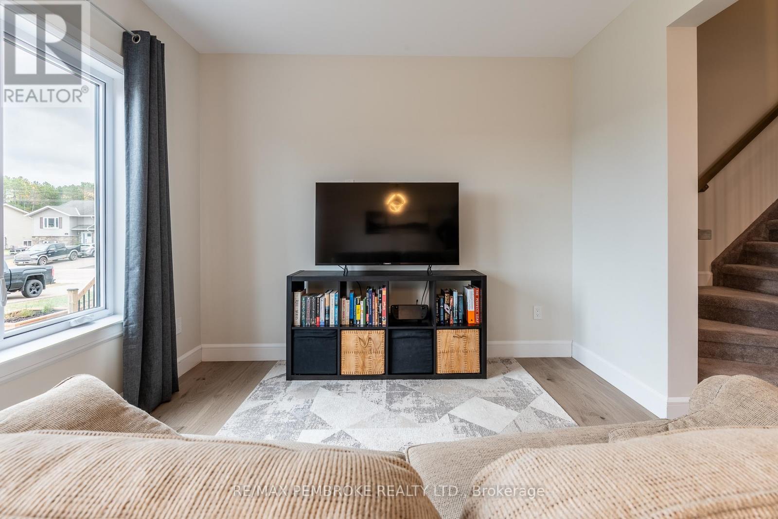 105 Chad Street, Petawawa, Ontario  K8H 0G9 - Photo 21 - X12483391