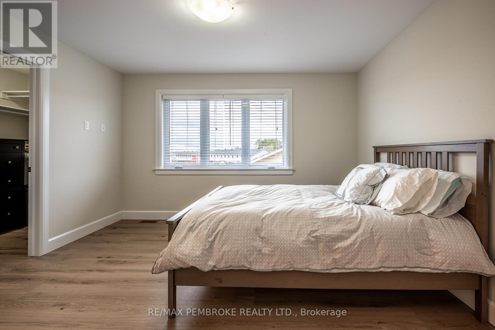 105 Chad Street, Petawawa, Ontario  K8H 0G9 - Photo 24 - X12483391