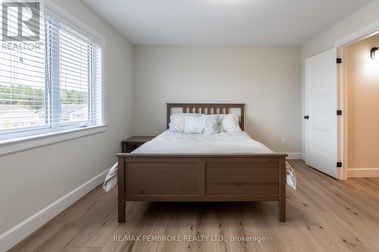 105 Chad Street, Petawawa, Ontario  K8H 0G9 - Photo 25 - X12483391