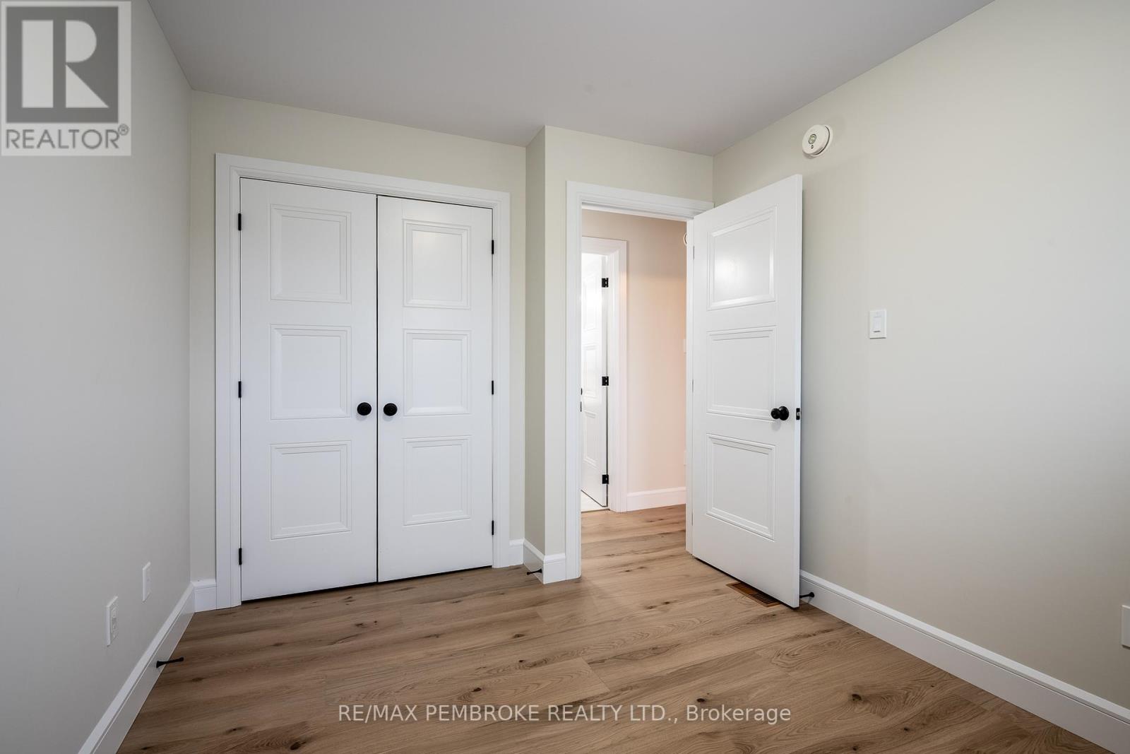 105 Chad Street, Petawawa, Ontario  K8H 0G9 - Photo 29 - X12483391