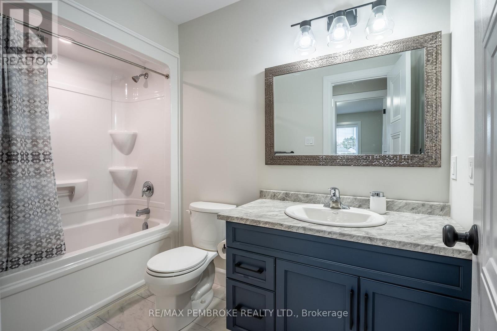 105 Chad Street, Petawawa, Ontario  K8H 0G9 - Photo 32 - X12483391