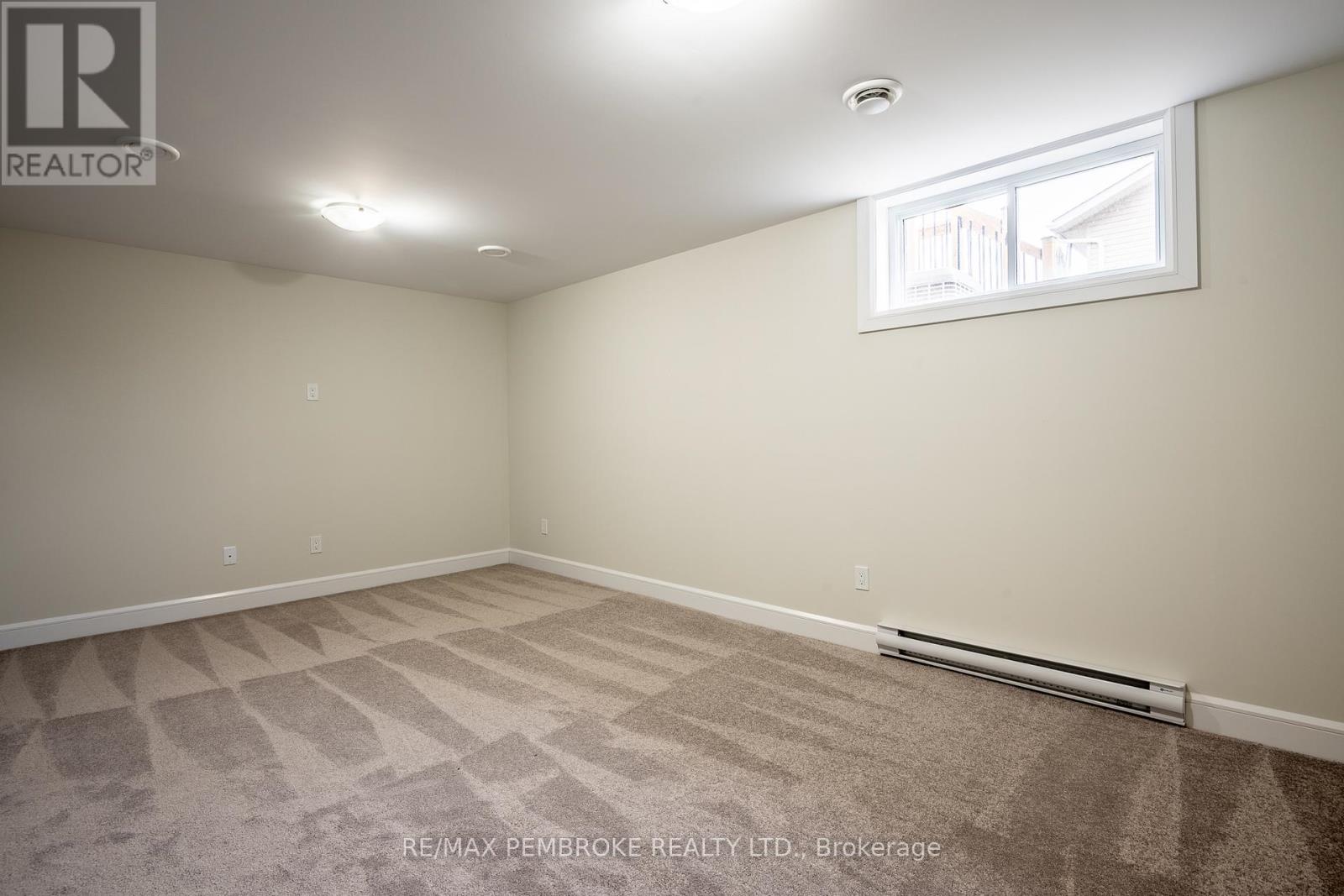 105 Chad Street, Petawawa, Ontario  K8H 0G9 - Photo 35 - X12483391