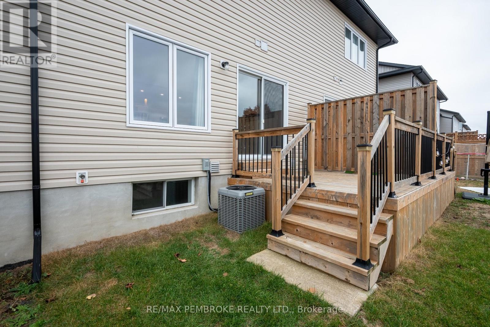105 Chad Street, Petawawa, Ontario  K8H 0G9 - Photo 37 - X12483391
