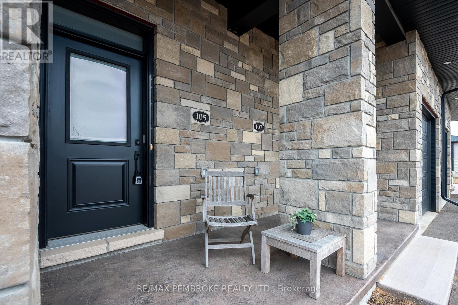 105 Chad Street, Petawawa, Ontario  K8H 0G9 - Photo 4 - X12483391