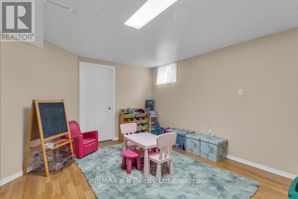 32 Magnolia Drive, Tillsonburg, Ontario  N4G 5N9 - Photo 15 - X12483455