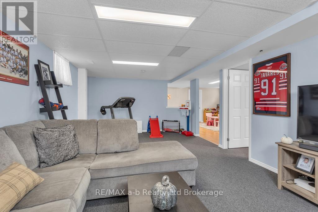 32 Magnolia Drive, Tillsonburg, Ontario  N4G 5N9 - Photo 17 - X12483455