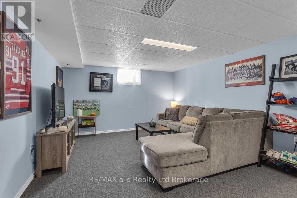 32 Magnolia Drive, Tillsonburg, Ontario  N4G 5N9 - Photo 18 - X12483455