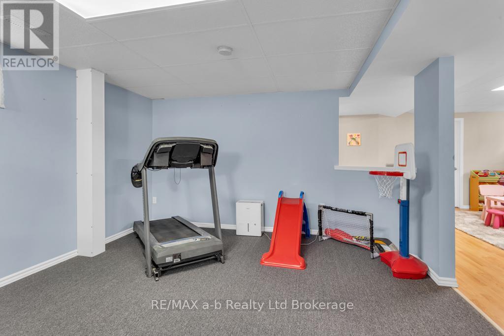 32 Magnolia Drive, Tillsonburg, Ontario  N4G 5N9 - Photo 19 - X12483455