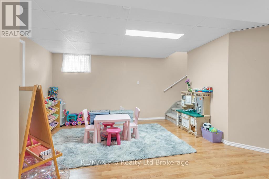 32 Magnolia Drive, Tillsonburg, Ontario  N4G 5N9 - Photo 21 - X12483455