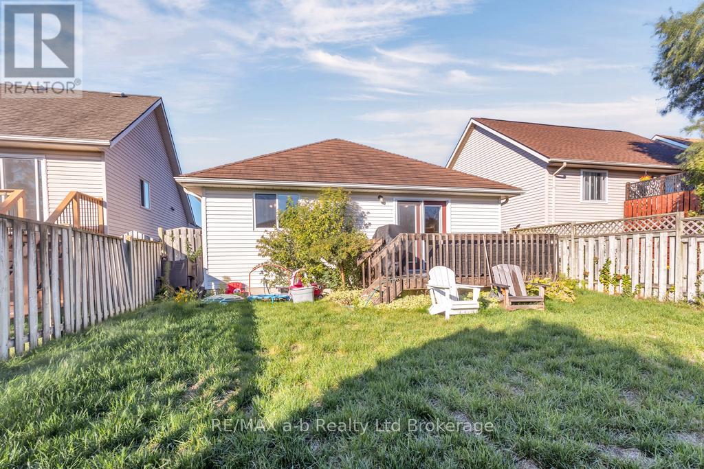 32 Magnolia Drive, Tillsonburg, Ontario  N4G 5N9 - Photo 23 - X12483455