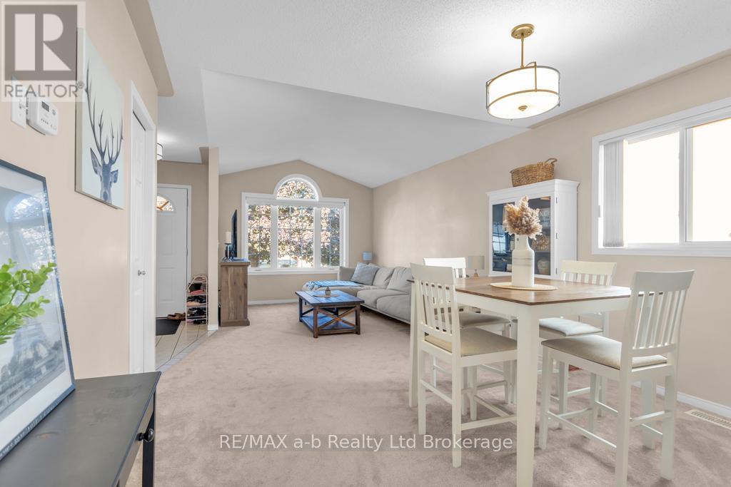 32 Magnolia Drive, Tillsonburg, Ontario  N4G 5N9 - Photo 6 - X12483455