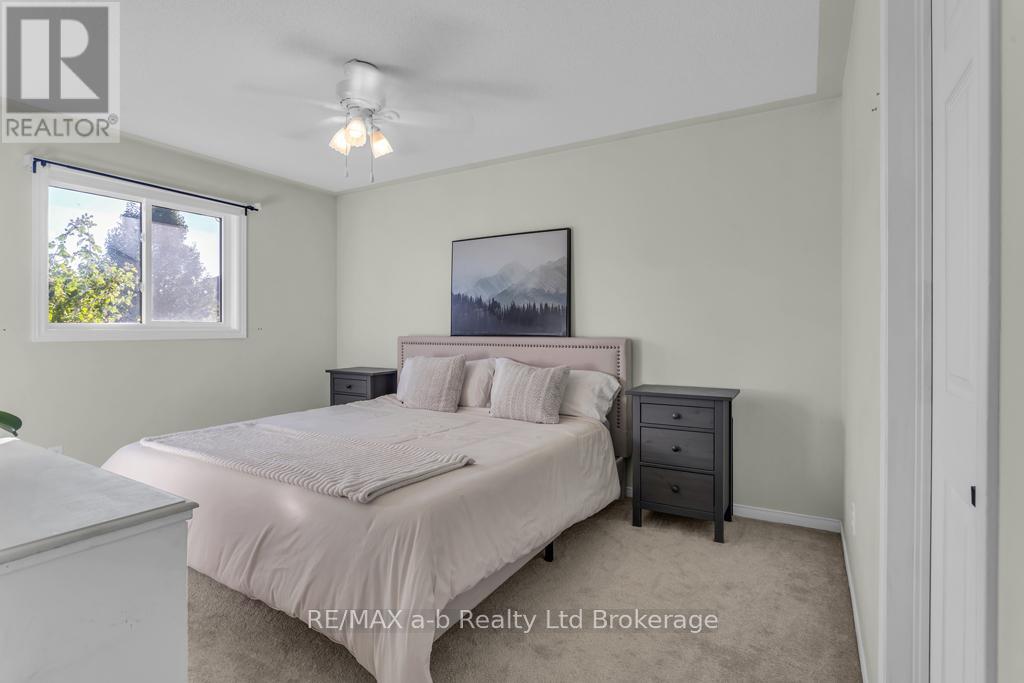 32 Magnolia Drive, Tillsonburg, Ontario  N4G 5N9 - Photo 7 - X12483455