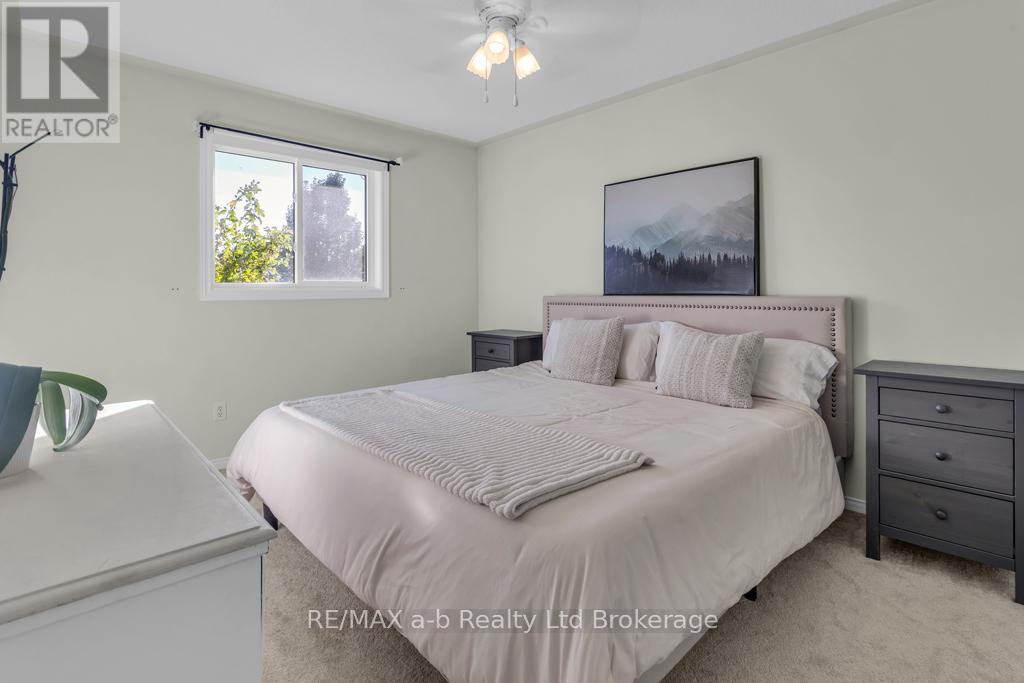 32 Magnolia Drive, Tillsonburg, Ontario  N4G 5N9 - Photo 8 - X12483455