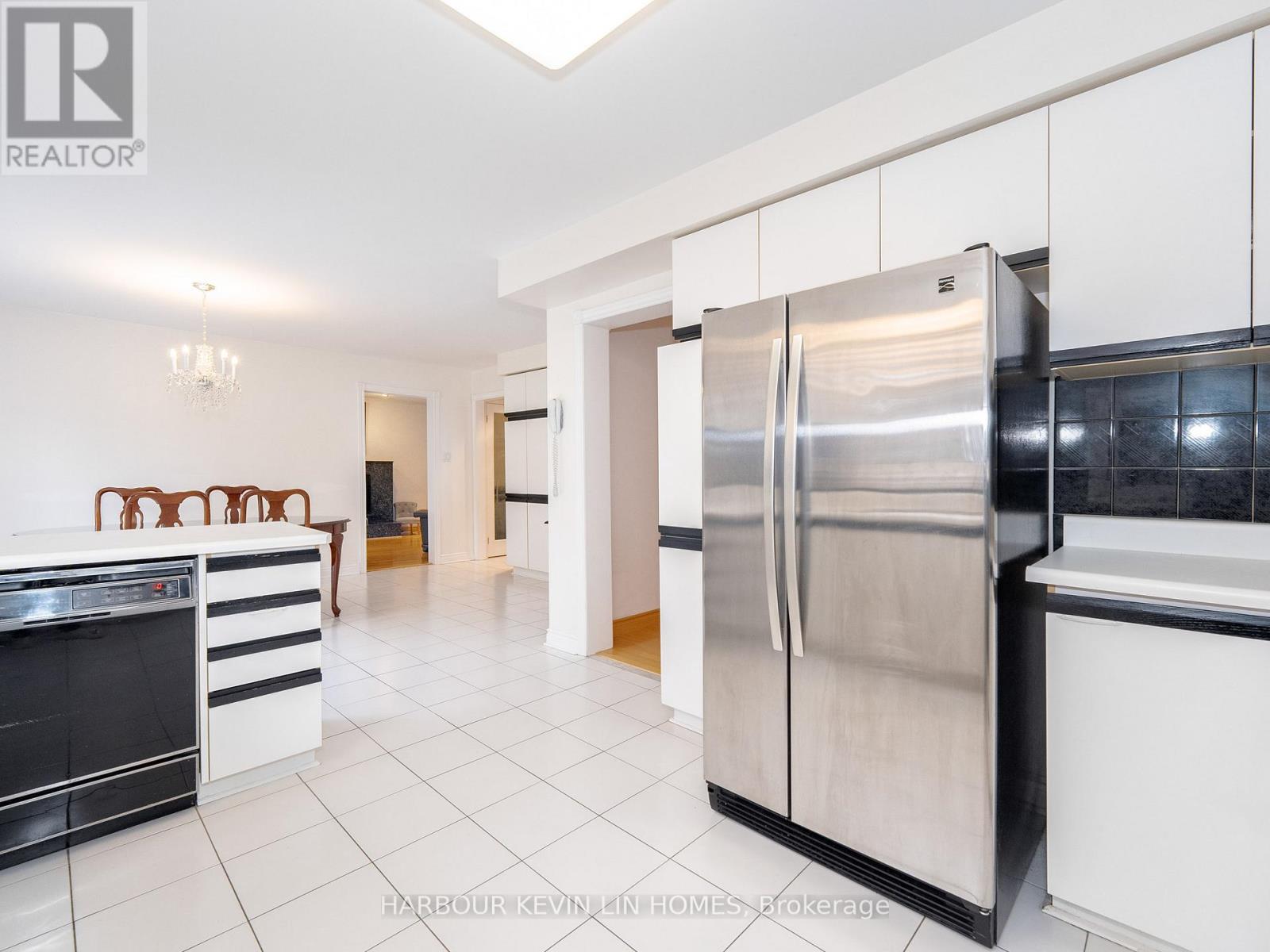 41 Montclair Road, Richmond Hill (Bayview Hill), Ontario  L4B 2S6 - Photo 19 - N12478601