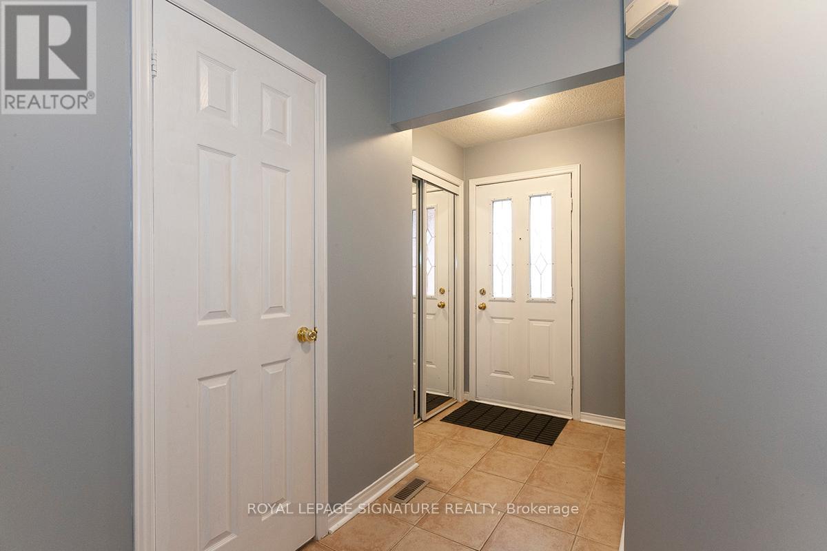 5528 Antrex Crescent, Mississauga, Ontario  L4Z 3T6 - Photo 4 - W12483294