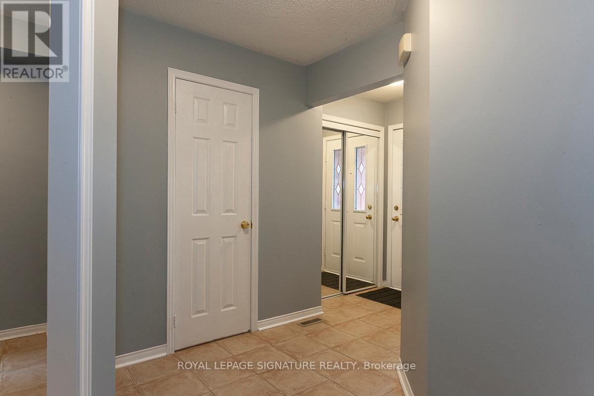 5528 Antrex Crescent, Mississauga, Ontario  L4Z 3T6 - Photo 5 - W12483294