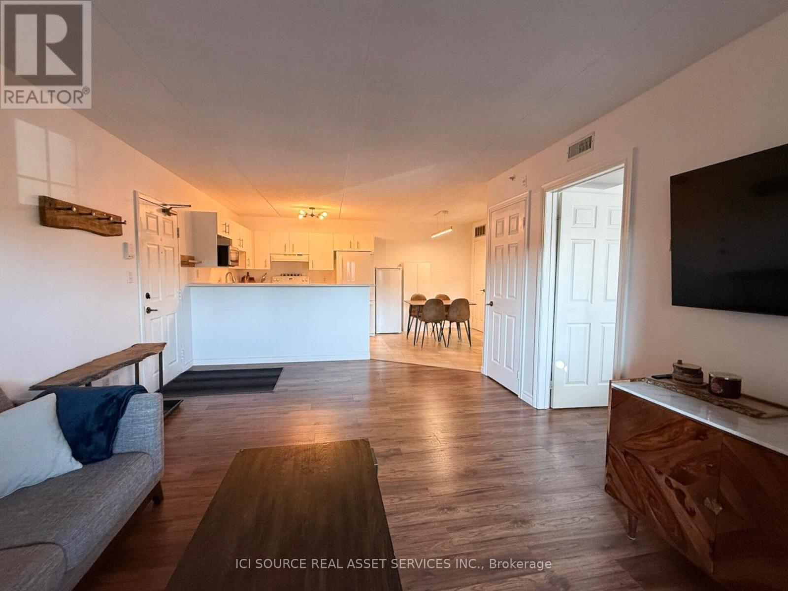 204 - 4003 Kilmer Drive, Burlington, Ontario  L7M 4M1 - Photo 4 - W12483250