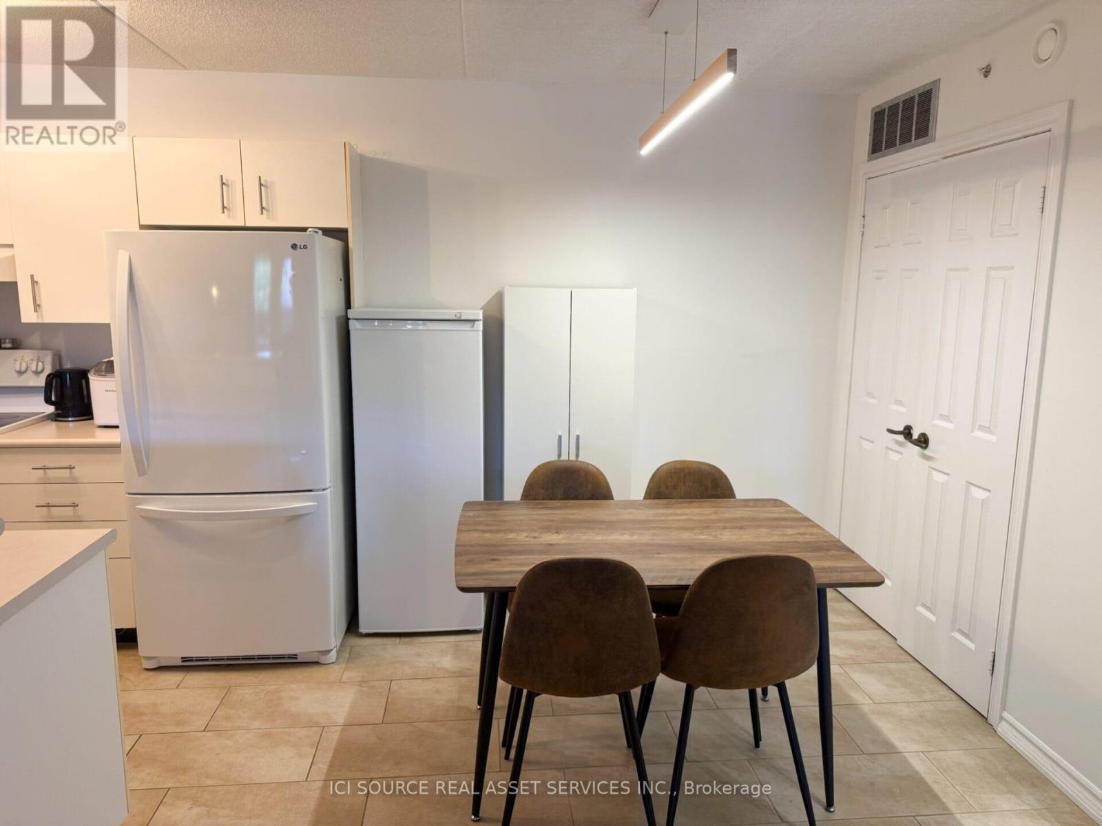 204 - 4003 Kilmer Drive, Burlington, Ontario  L7M 4M1 - Photo 10 - W12483250