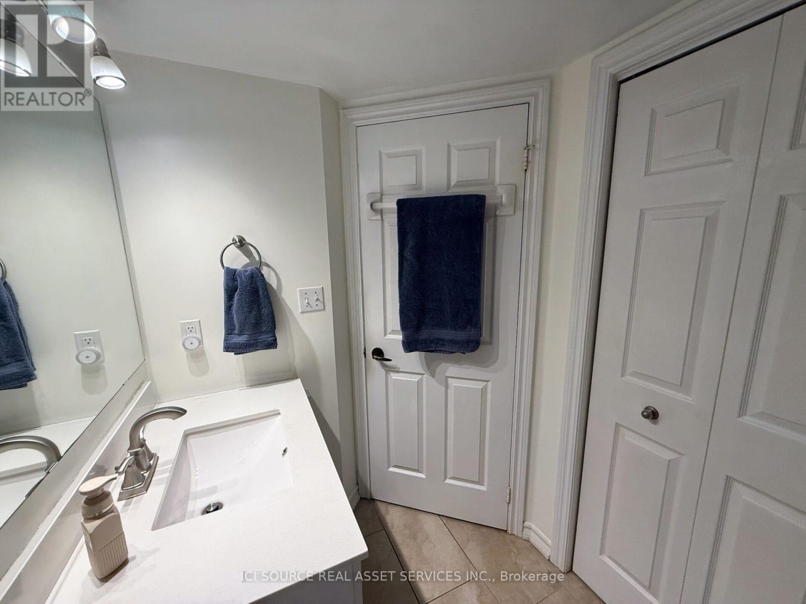 204 - 4003 Kilmer Drive, Burlington, Ontario  L7M 4M1 - Photo 13 - W12483250