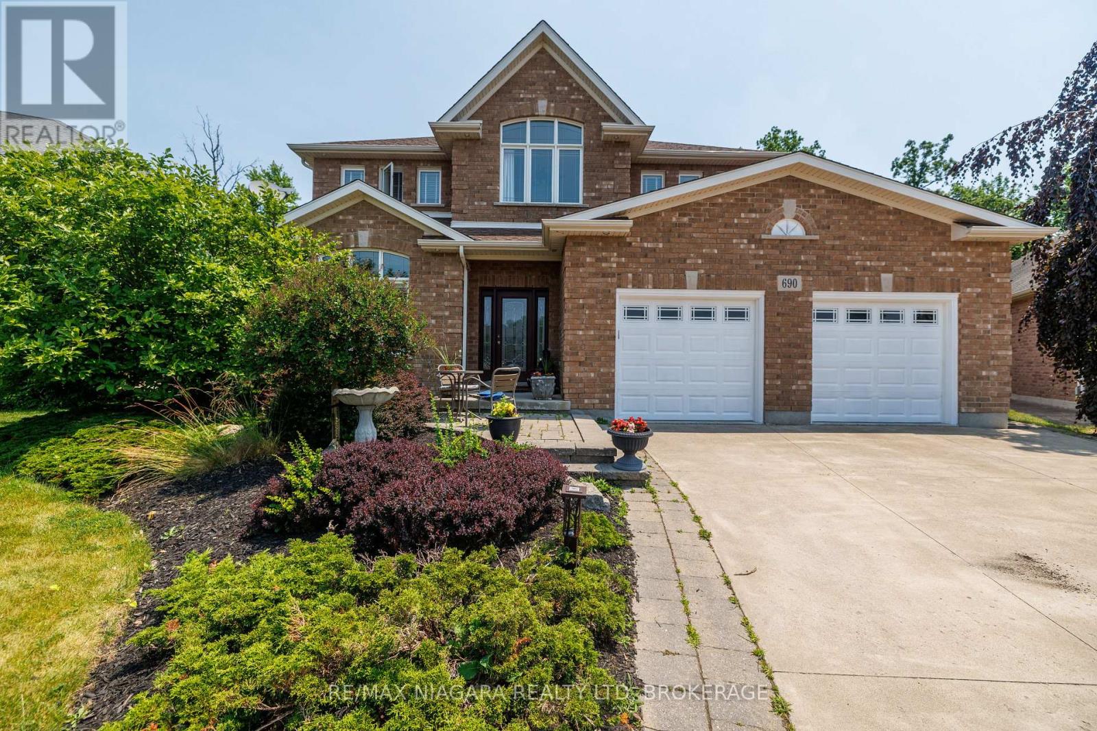 690 Brian Street, Fort Erie, Ontario  L2A 6W2 - Photo 2 - X12271909