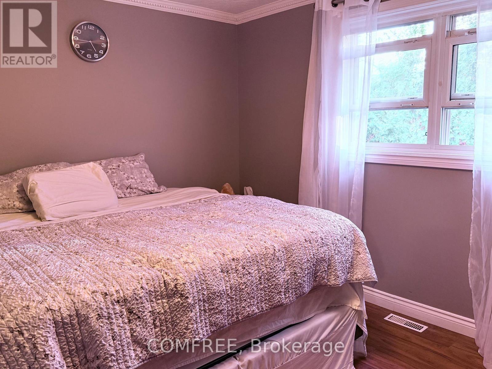 391 Raymond Avenue, Orillia, Ontario  L3V 6S6 - Photo 8 - S12482267