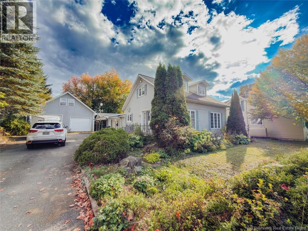 62 Hillcrest Avenue, Hartland, New Brunswick E7P 1M7 - Photo 2 - NB127241