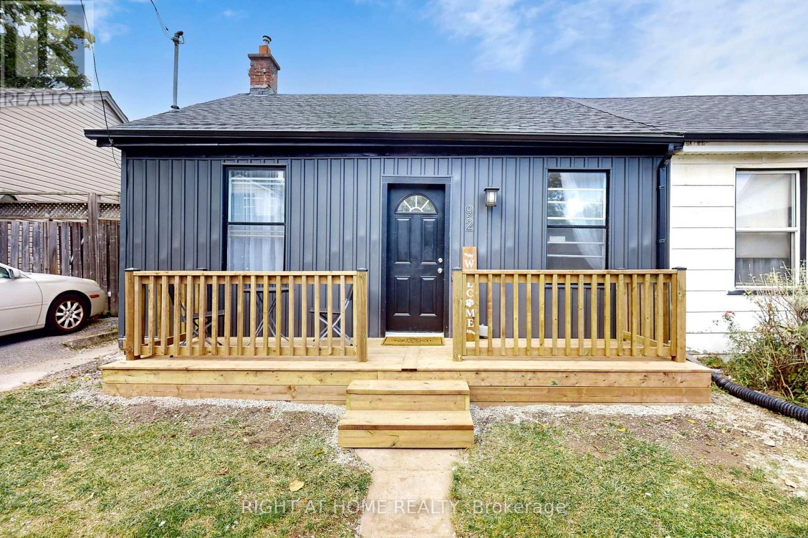 92 AURORA STREET, Hamilton, Ontario