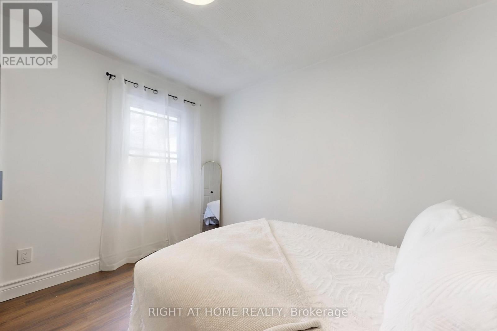 92 Aurora Street, Hamilton, Ontario  L8N 2P7 - Photo 18 - X12483264