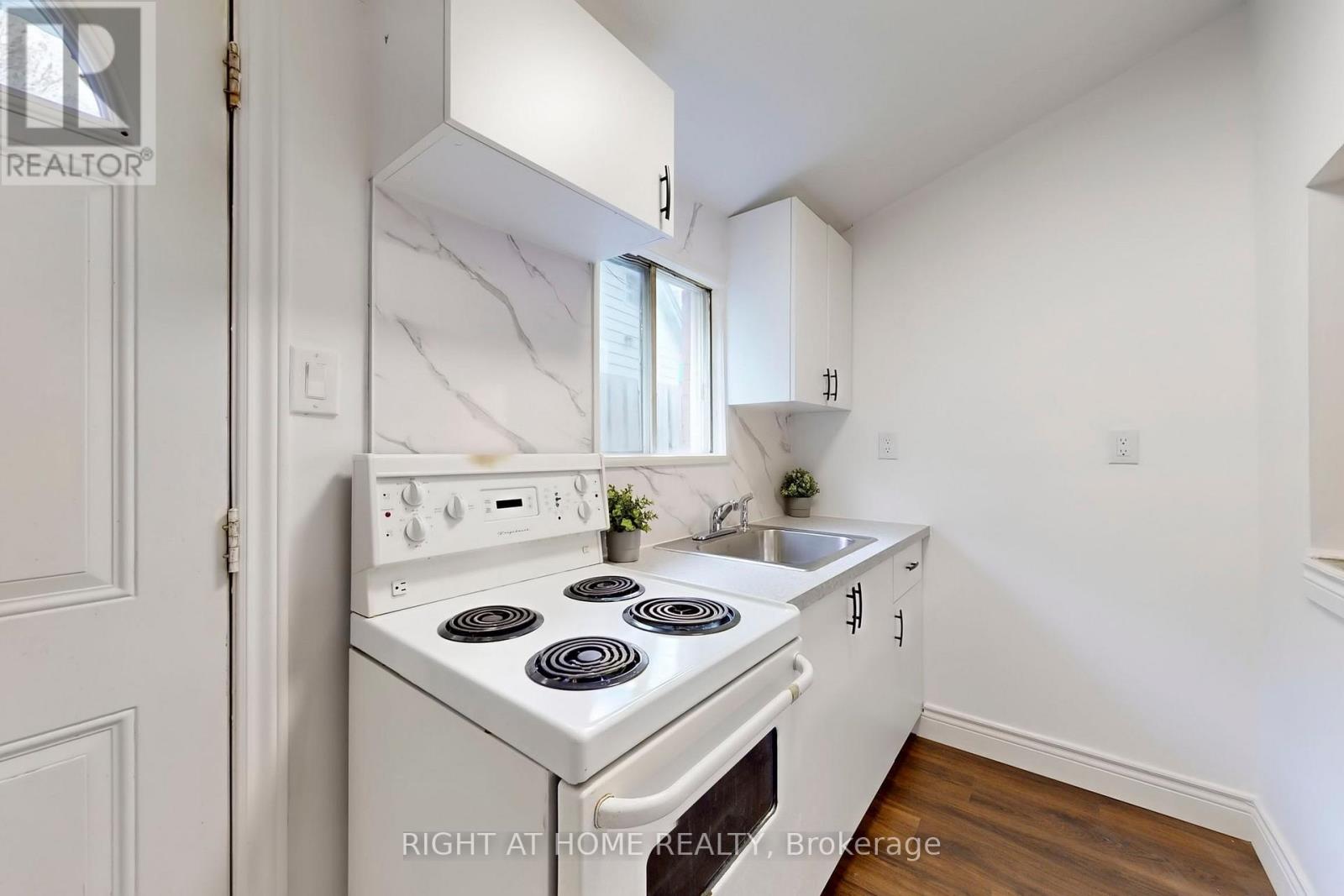 92 Aurora Street, Hamilton, Ontario  L8N 2P7 - Photo 30 - X12483264