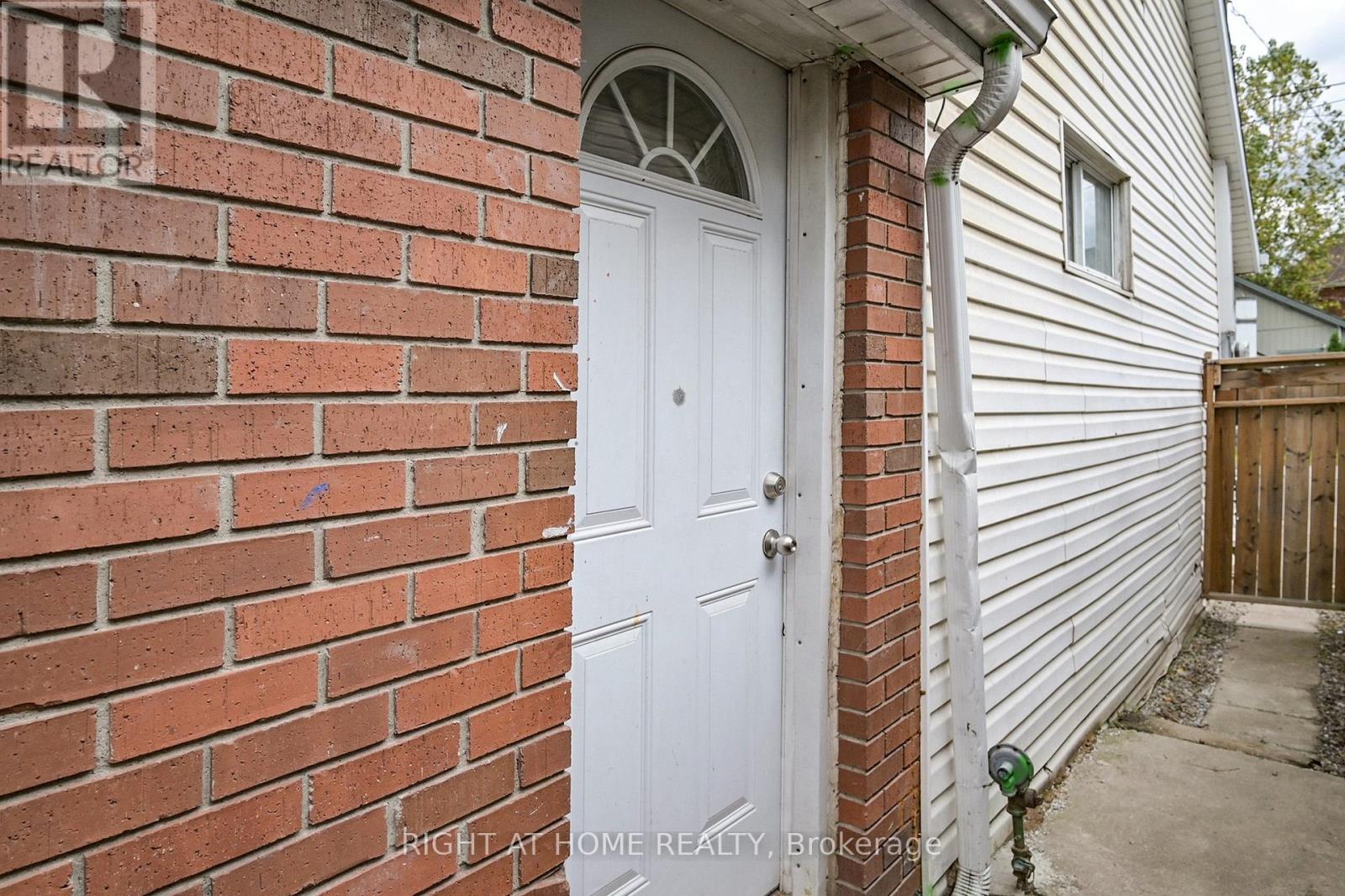 92 Aurora Street, Hamilton, Ontario  L8N 2P7 - Photo 34 - X12483264